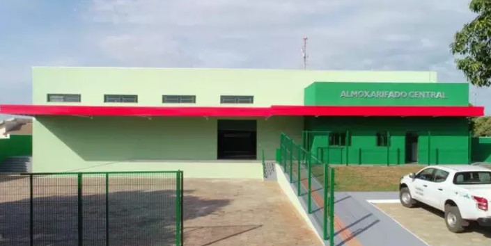 Alimentos foram entregues pelo setor de almoxarifado da prefeitura 