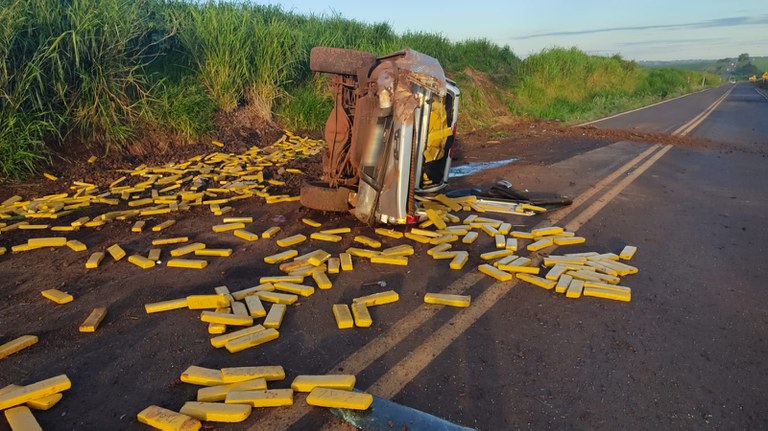 Acidente ocorreu na manhã desta sexta-feira na BR-463, no perímetro urbano de Dourados