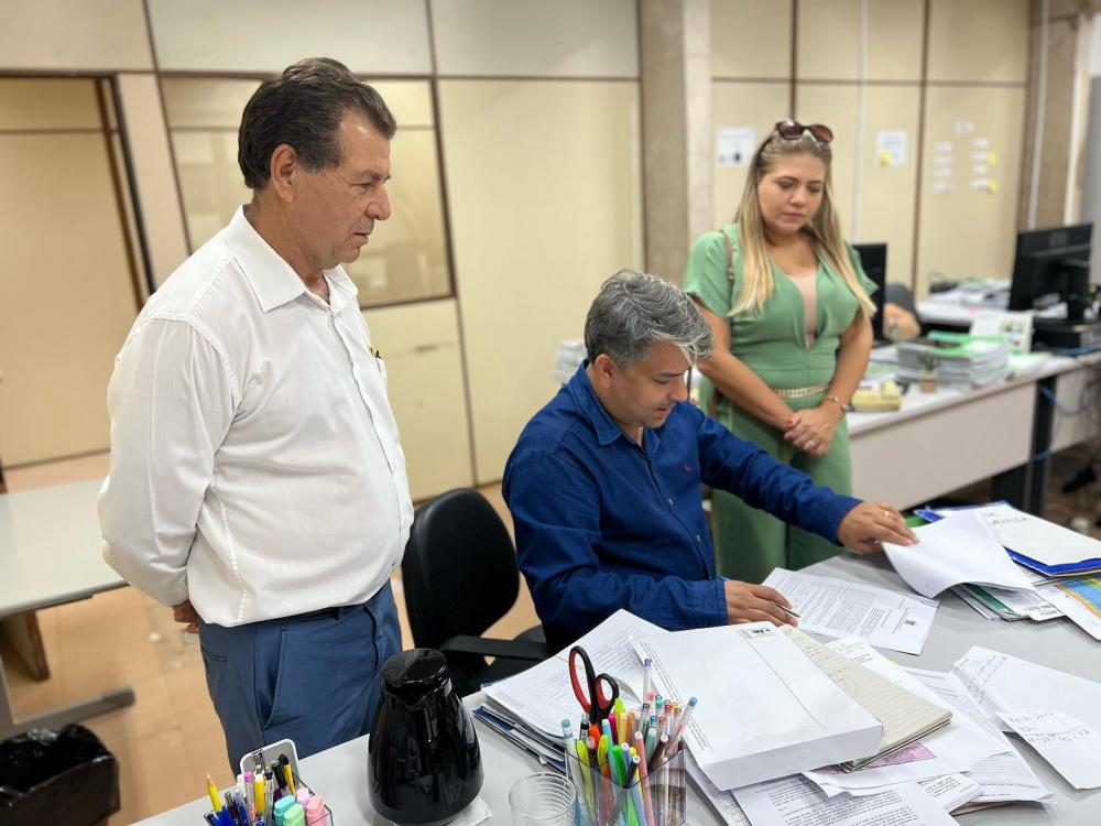 A caminhonete foi uma conquista em um termo celebrado entre a Prefeitura de Santa Rita do Pardo e a AGRAER