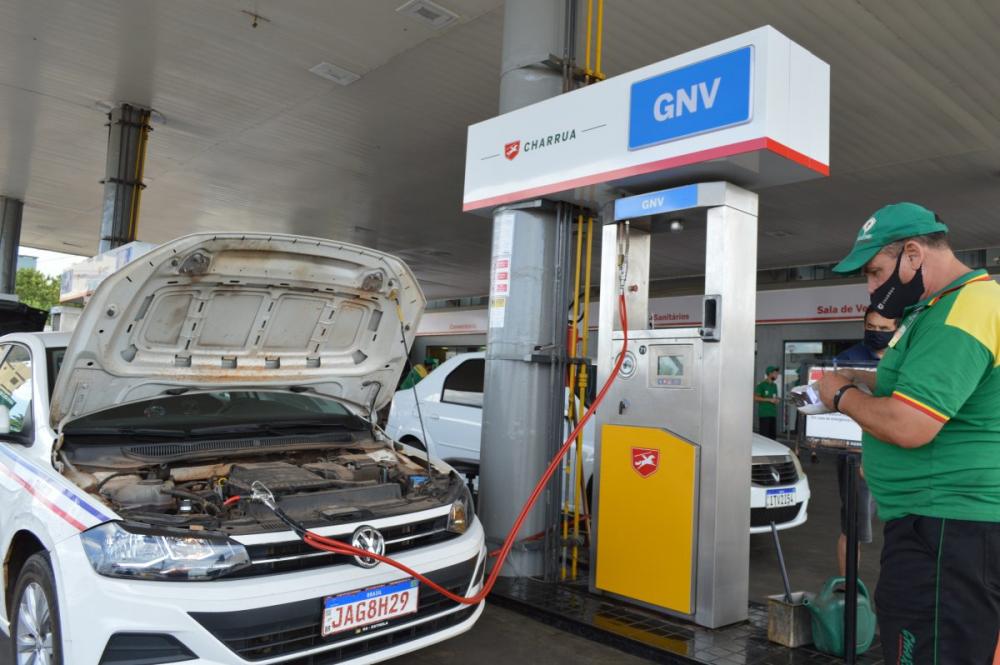 Gás natural tem 30% de autonomia a mais do que a gasolina e 55% a mais do que o álcool