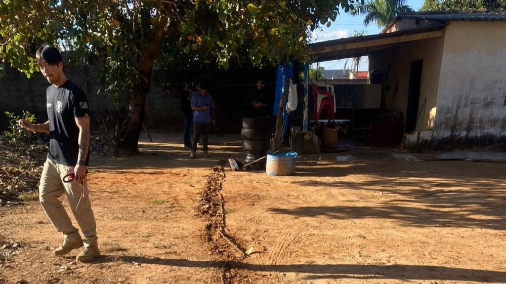 Cabos enterrados ligavam a energia da vizinha até a casa do homem. Foto: divulgação PCMS