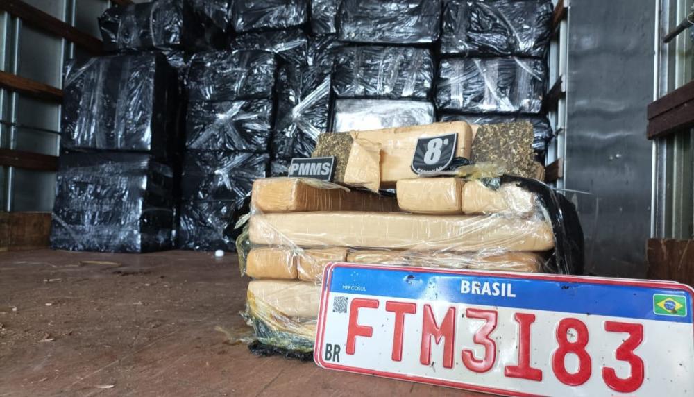 2,5 toneladas de maconha apreendidas no caminhão roubado,