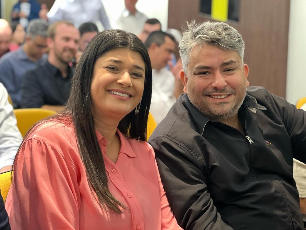 A esquerda da foto a superntendente Rose Modesto, e ao seu lado, Dr. Lúcio Costa, prefeito de Santa Rita do Pardo