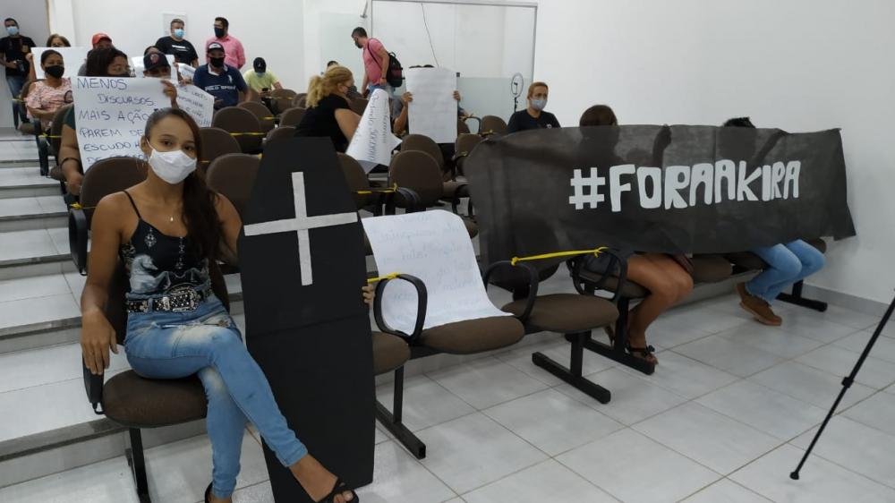 Joice durante protesto Fora Akira realizado na Câmara Municipal no dia 18 de outubro de 2021 - Foto: Elenize Oliveira