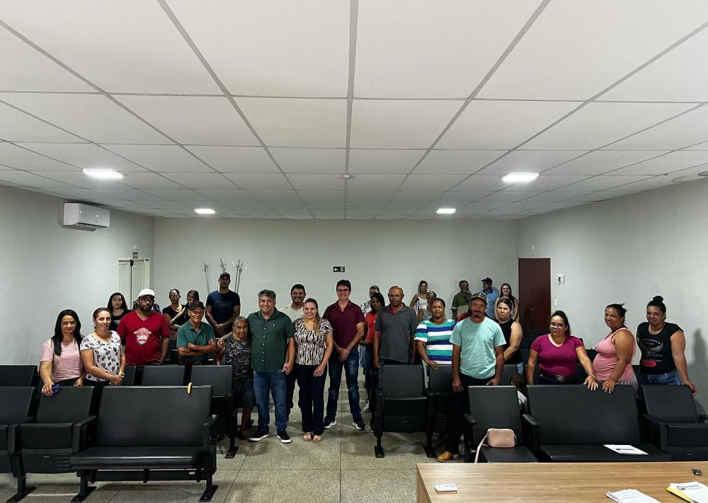 A aquisição dos postes foram feitas através do Duodécimo devolvido pela Câmara Municipal 