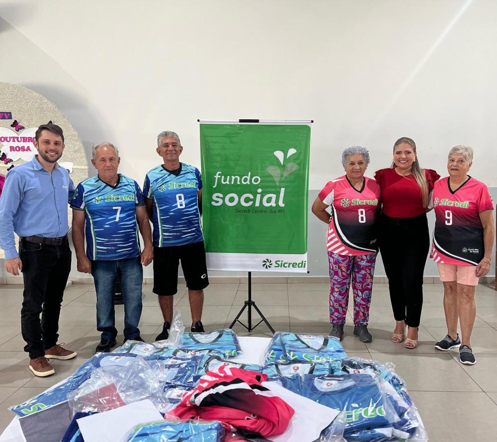 Os uniformes foram projetados considerando o conforto e a praticidade, proporcionando condições ideais para a prática de atividades físicas.