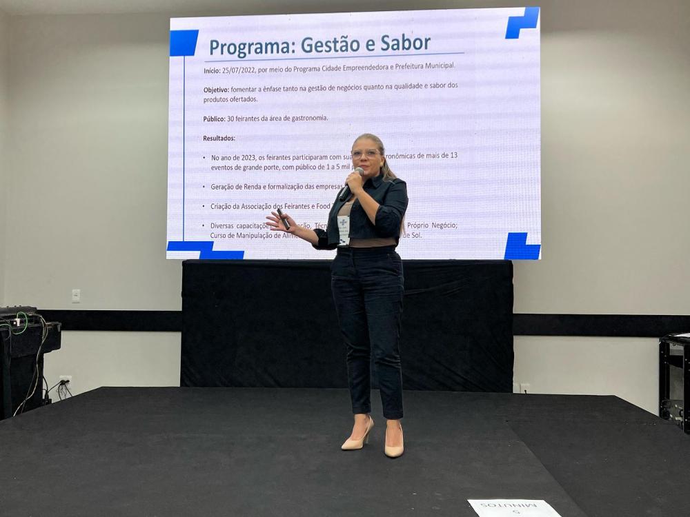 A primeira-dama Dixie Costa representou o município de Santa Rita do Pardo no evento