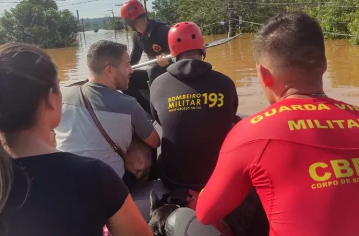 Bombeiros de MS estão divididos em três equipes para atender diferentes regiões desde às 23h de sábado (4) - Foto: Corpo de Bombeiros