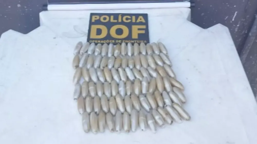 Cápsulas de droga apreendidas com boliviano - Foto: DOF