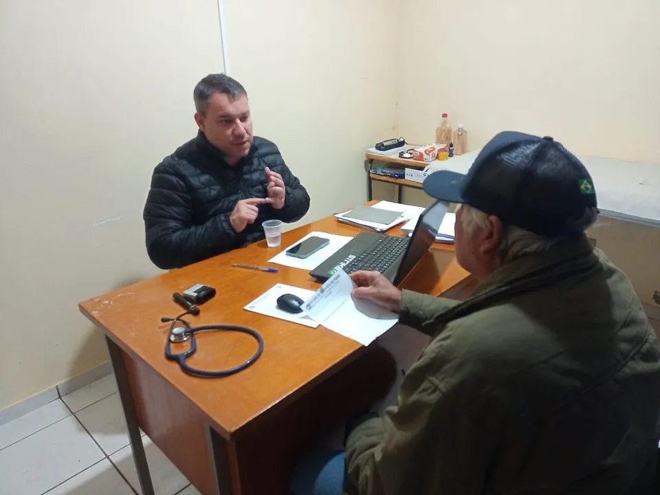 A iniciativa, que ocorre quinzenalmente, oferece uma série de serviços essenciais à população local,