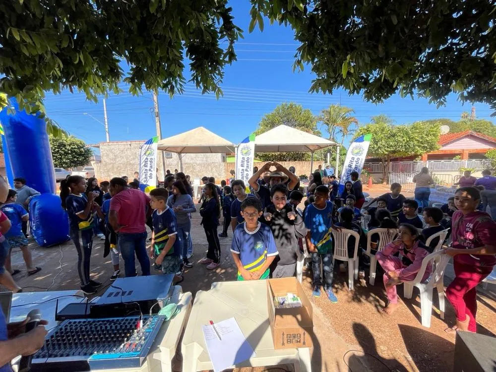 O evento aconteceu ao lado da Escola Municipal Raimundo Cândido Araújo e foi um grande sucesso.