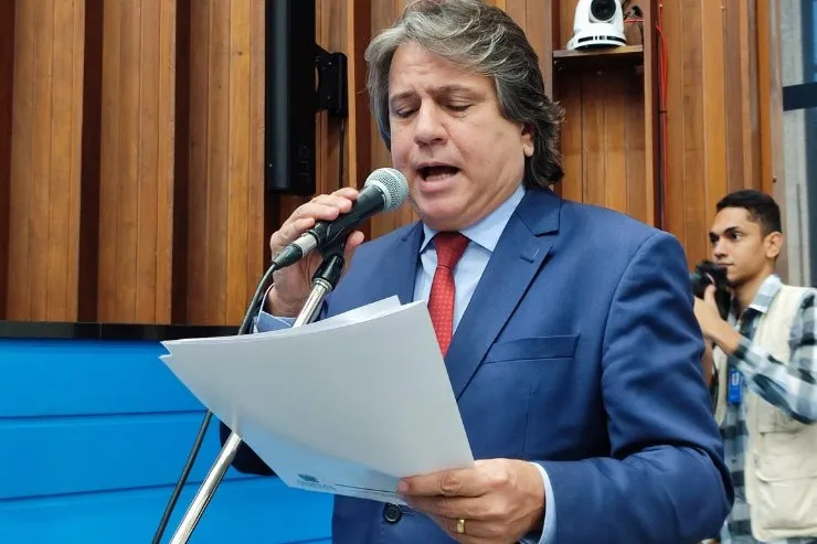 Deputado Caravina: "Mais um desrespeito com o cidadão".