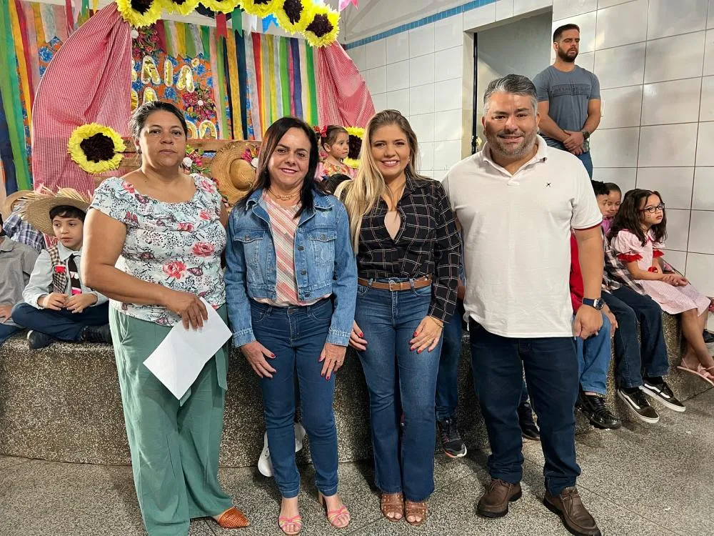 Escola Municipal Raimundo Cândido de Araujo foi o cenário perfeito para a tradicional festa junina que encantou a todos os presentes.