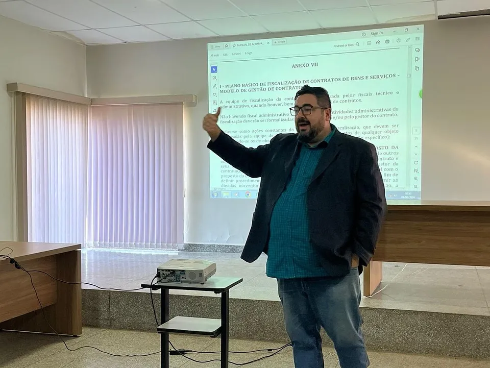 o anfiteatro da prefeitura de Santa Rita do Pardo foi o cenário de uma significativa capacitação destinada aos fiscais de contrato do município.