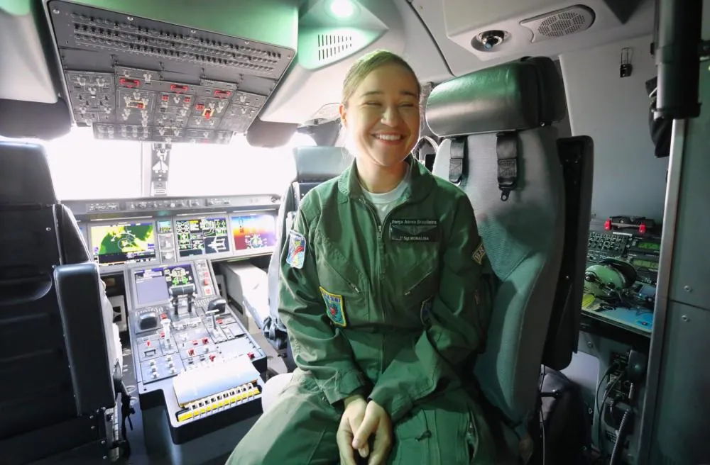 Sargento Monalisa Alves Tabaco é mecânica de voo do KC-390 (Foto: Saul Schramm)