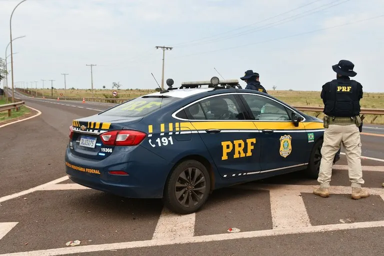 PRF prendeu um homem que dirigia embriagado na BR-262, próximo ao município de Ribas do Rio Pardo 