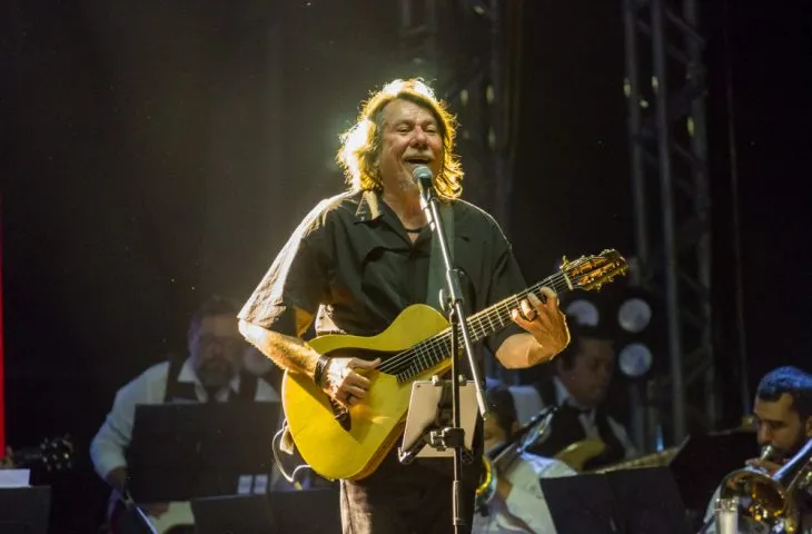 Simpático e sempre sorridente, Lenine, a grande atração da noite, valorizou as iniciativas gratuitas para a população.
