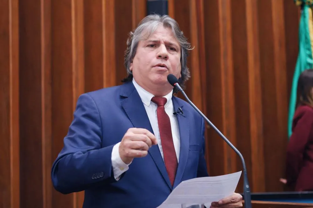 O deputado reconhece como justo o pedido da categoria, no entanto, sugere que governo do Estado e o sindicato retome as negociações no próximo ano.