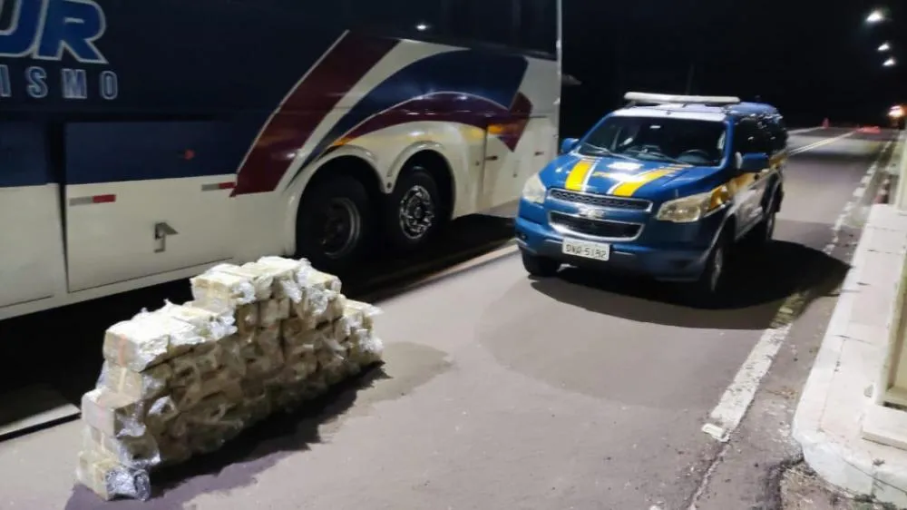 Veículo levava torcedores da cidade de Dourados para assistir ao jogo entre Corinthians e Flamengo, em São Paulo