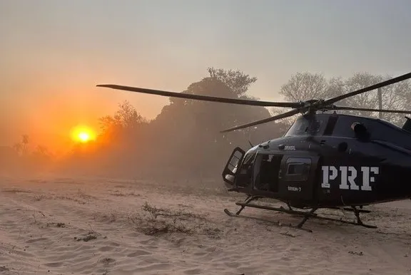A operação contou com o apoio do Núcleo de Operações Aéreas da PRF e o uso de um helicóptero. - Foto: PRF MS.