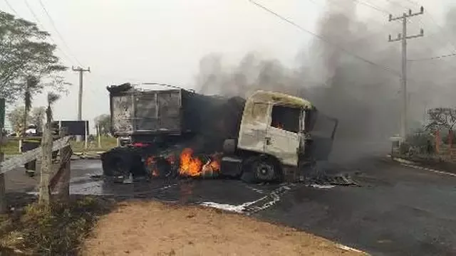 Três pessoas morrem carbonizadas em acidente na BR-060. - Foto: Jatobá News.