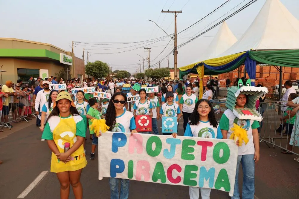Escolas, grupos culturais e instituições beneficentes participaram