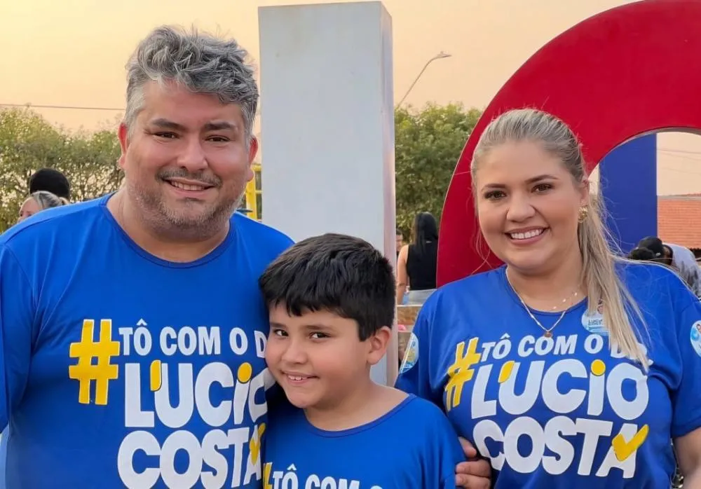 Dr. Lúcio Costa, ao lado do filho e da primeira-dama, Dixie Costa