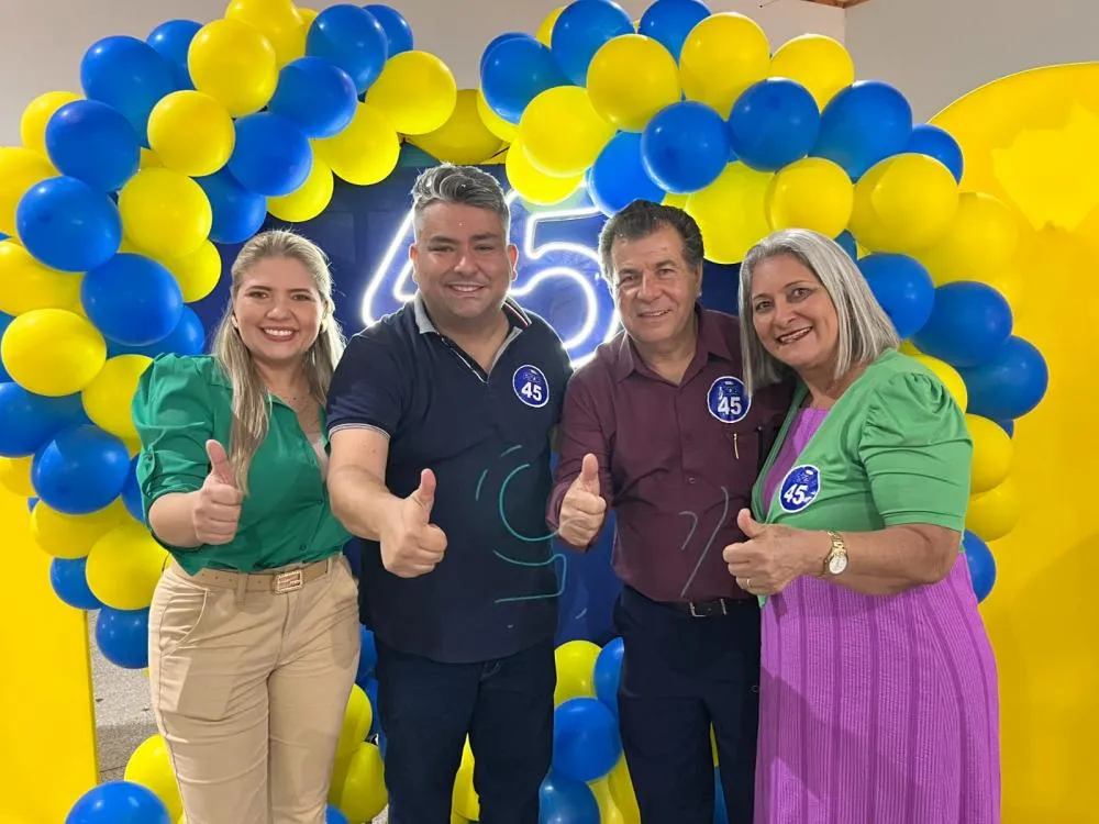 Prefeito Dr. Lúcio, ao lado vice Nide e da primeira-dama Dixie Costa