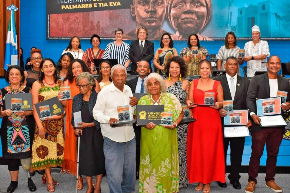 Sessão solene especial para entrega da honraria foi realizada na noite de ontem (28) e homenageou 26 personalidades que contribuíram para o combate ao racismo e a valorização da cultura negra. - Foto: Divulgação.