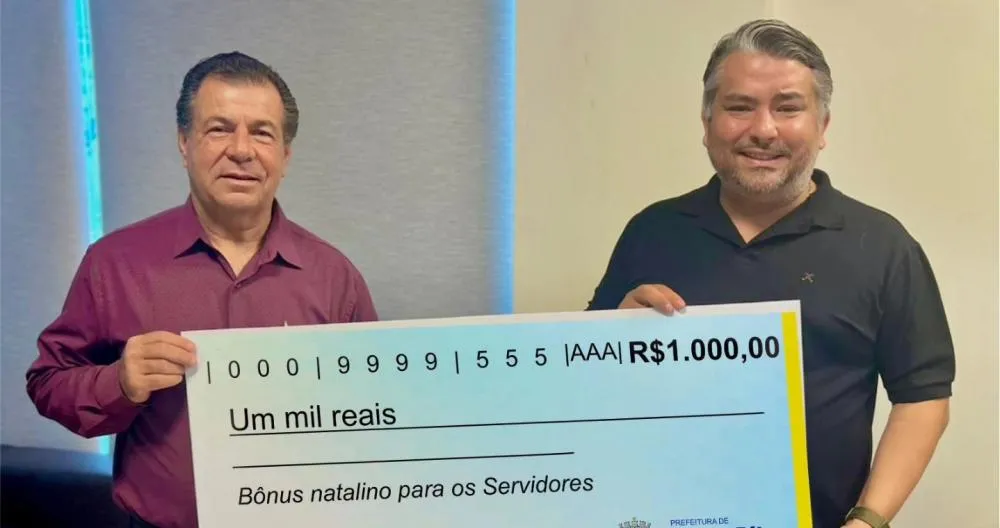 Prefeito Dr. Lúcio Costa , ao lado do presidente da Câmara Municipal, Nide.