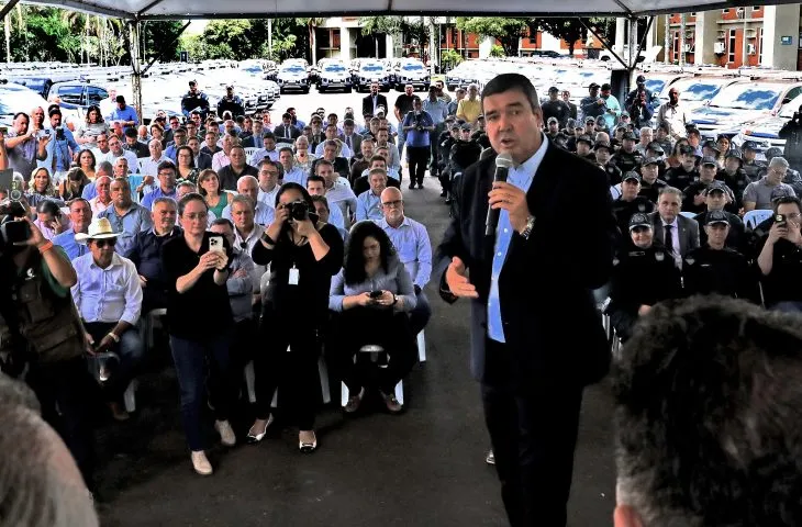 O governador Eduardo Riedel participou da solenidade realizada no Comando Geral da PM, em Campo Grande.