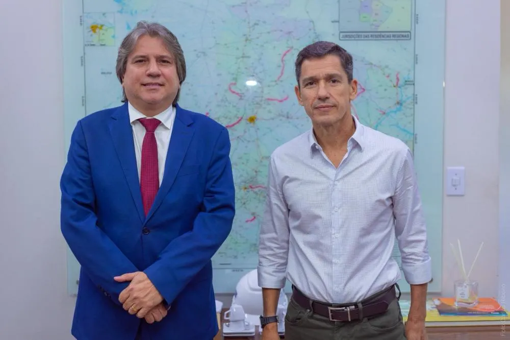 Caravina esteve nesta quinta-feira (20) na Secretaria Estadual de Infraestrutura e Logística, onde se reuniu com o secretário Guilherme Alcantara