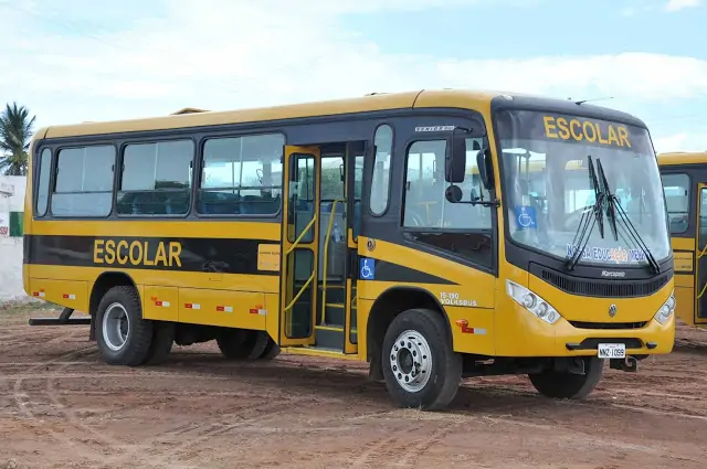 Prefeitura formaliza 12 novos contratos para o transporte escolar