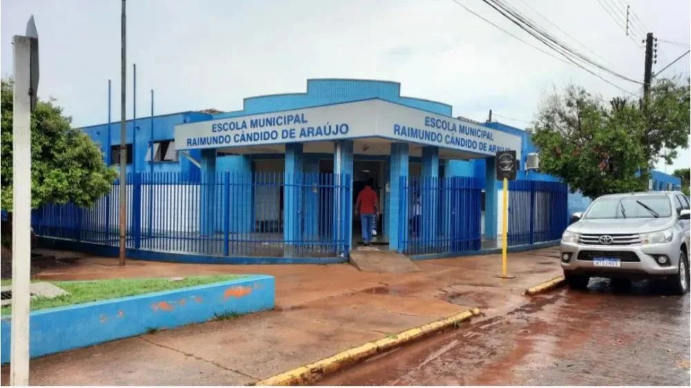 Novo regimento escolar restringe celulares e estabelece medidas para alunos com excesso de faltas em Santa Rita do Pardo