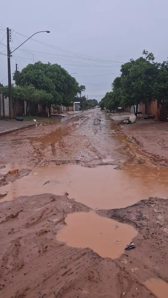 Vereadora Silmara Braga cobra retomada urgente de obras de drenagem na Rua Pedro Celestino em Santa Rita do Pardo