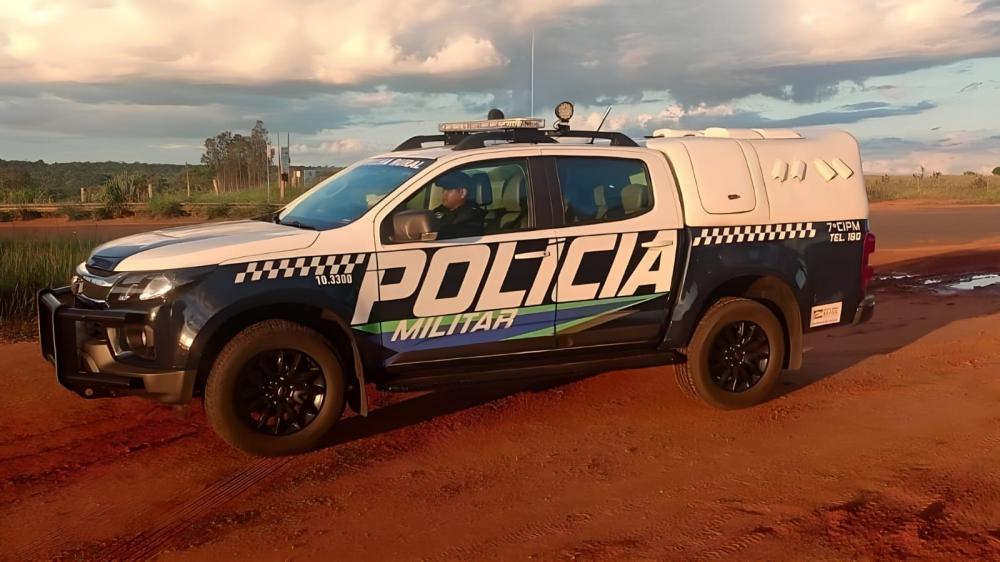 A Patrulha Rural da Polícia Militar esteve no local e identificou rastros de pneu e uma cerca rompida