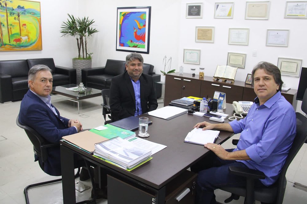 Prefeito de Santa Rita do Pardo se reuniu com secretários e delegados 